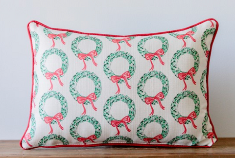 ARTSY CHRISTMAS WREATH PATTERN PILLOW