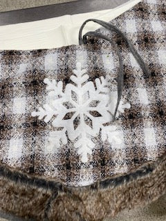 Rustic Snowflake Tree Skirt