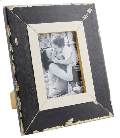 BLACK AND WHITE PICTURE FRAME